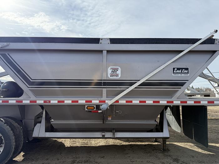 Used 2022 Load Line 40' Tridem Clam Dump