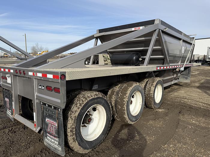 Used 2021 Load Line 40’ Tridem Clam Dump