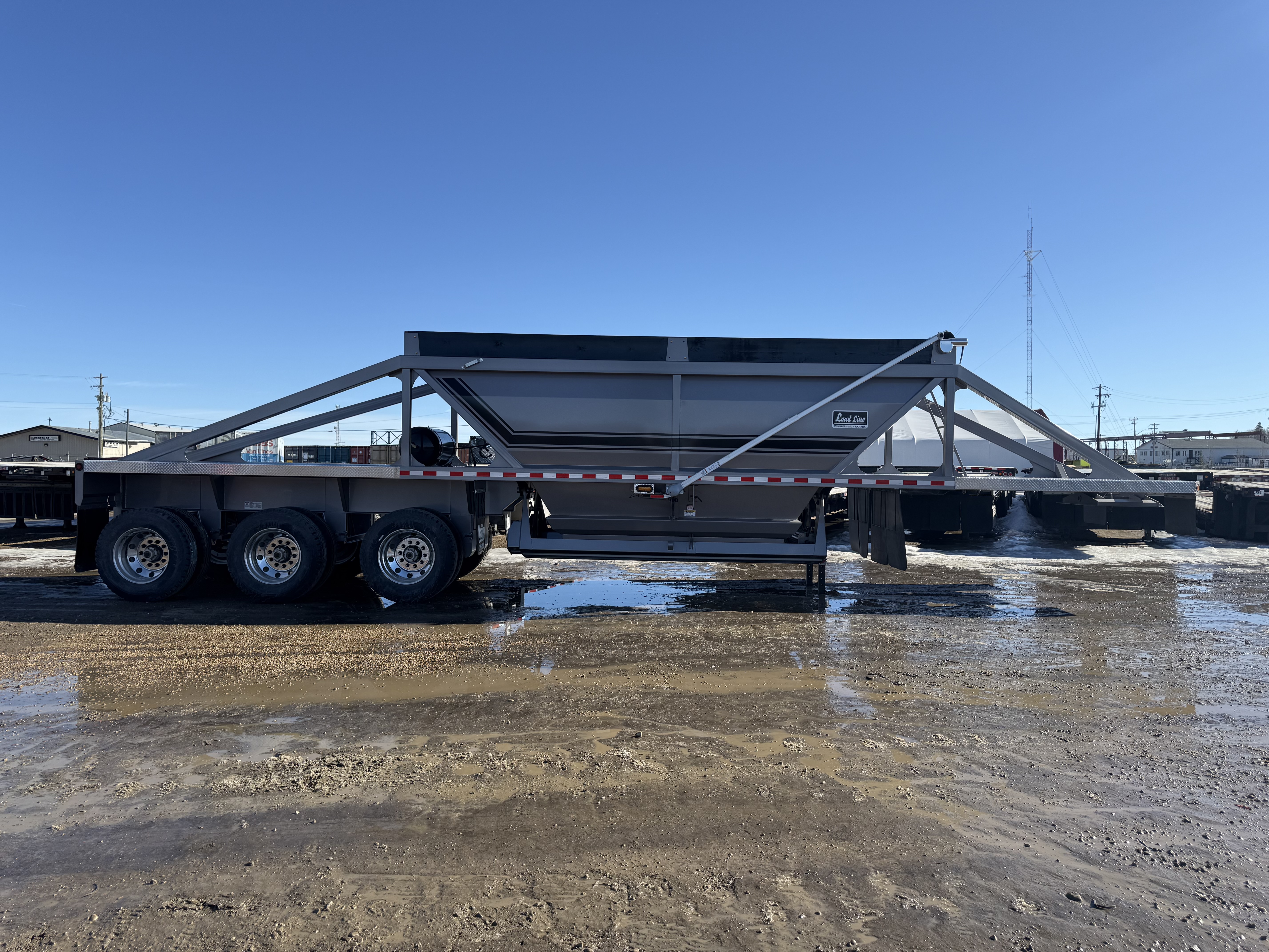Used 2027 Load Line 42’ Tridem Clam Dump