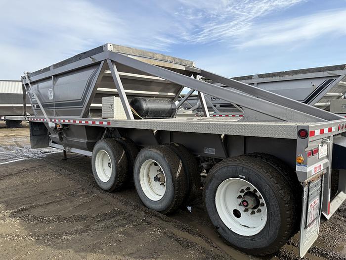 Used 2022 Load Line 40' Tridem Clam Dump