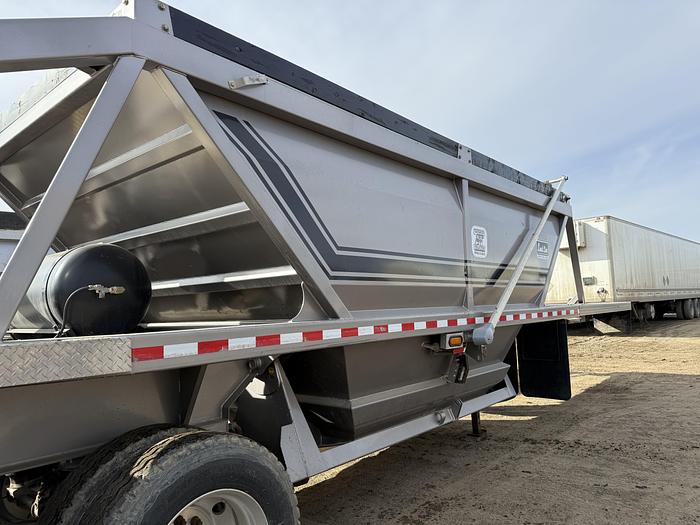 Used 2022 Load Line 40' Tridem Clam Dump