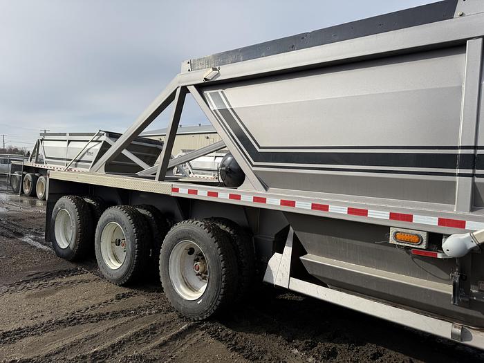 Used 2021 Load Line 40’ Tridem Clam Dump