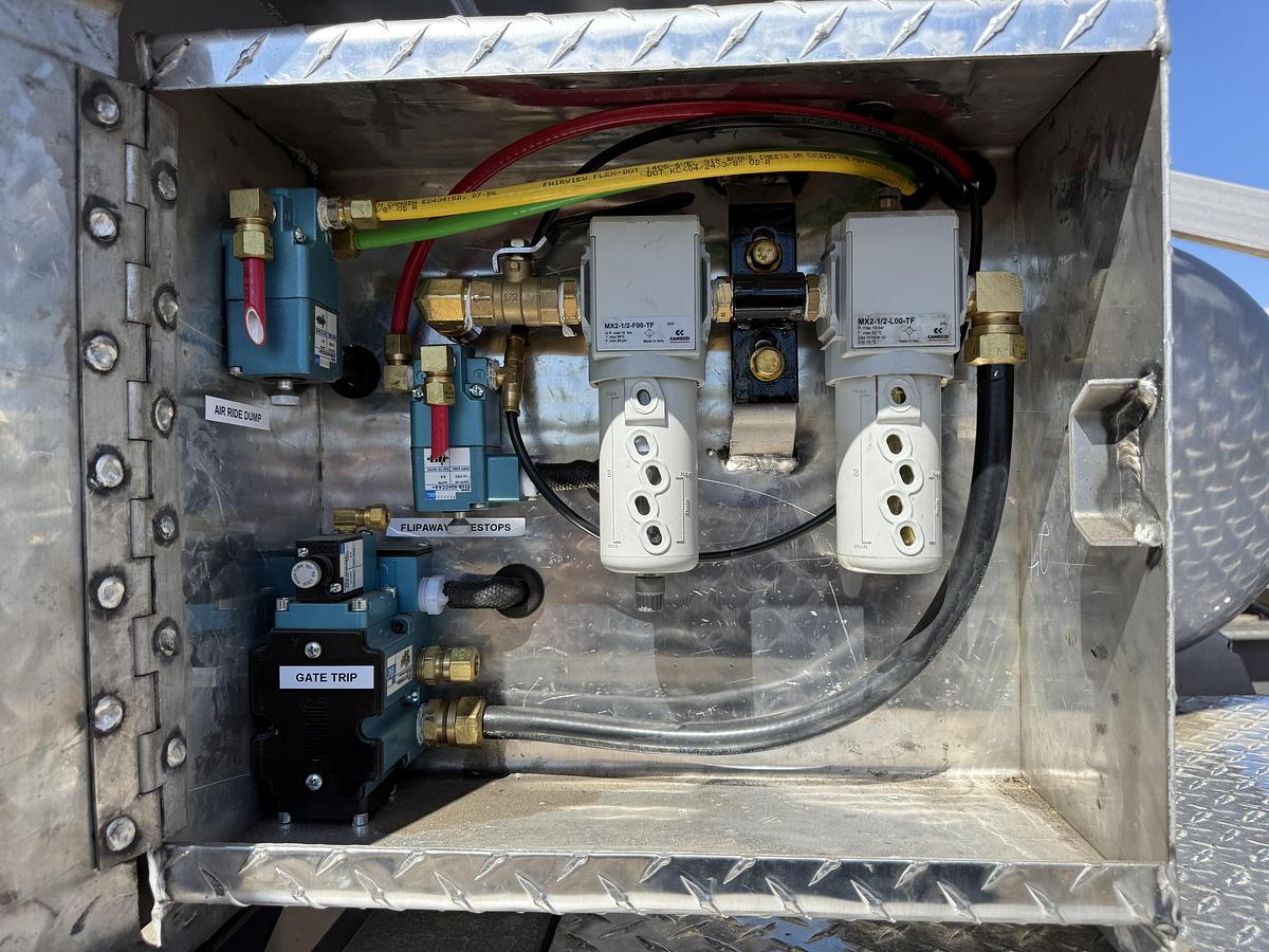 2025 Load Line 42' Tridem Clam Dump