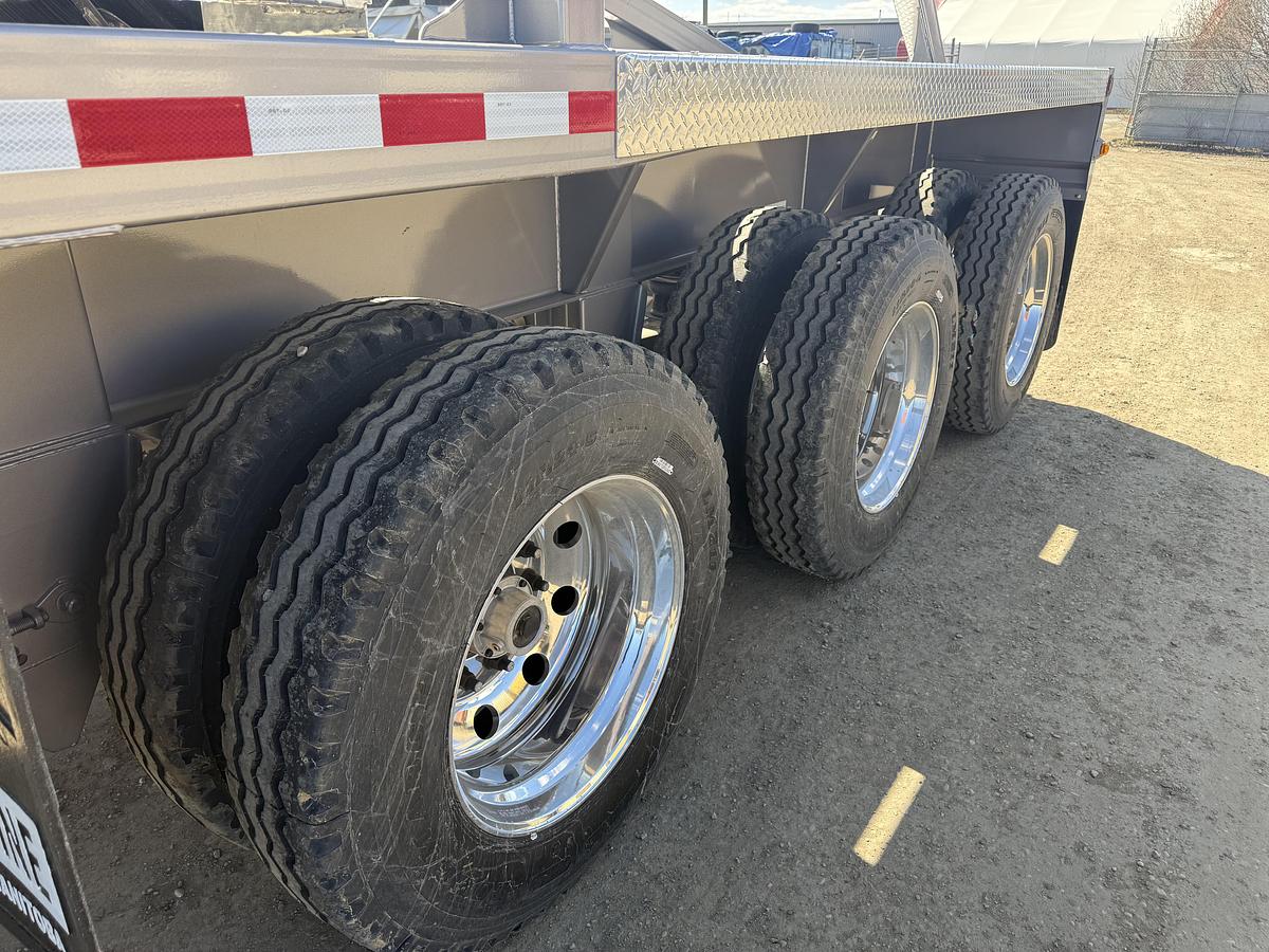 2025 Load Line 42’ Tridem Clam Dump