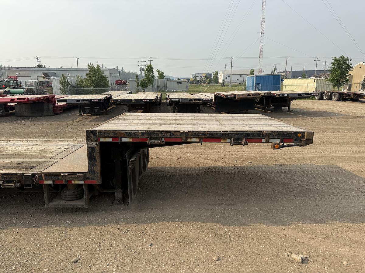 Used 2014 Lode King 53' Tridem Extendable/Trombone Step Deck