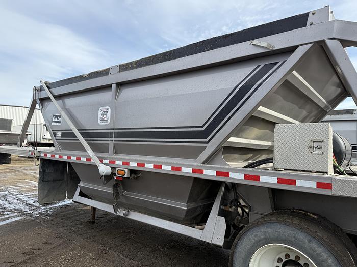 Used 2022 Load Line 40' Tridem Clam Dump