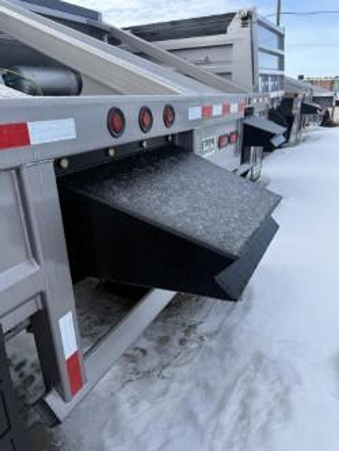 2025 Load Line 40’ Tridem Clam Dump