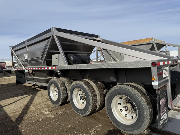 Used 2022 Load Line 40' Tridem Clam Dump