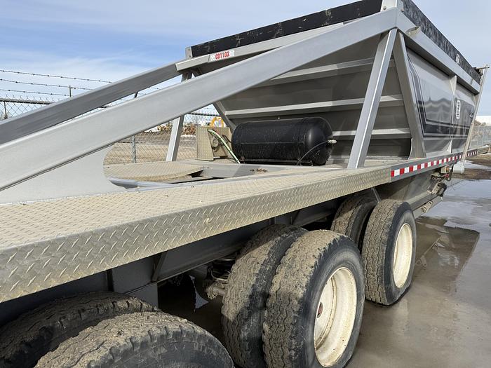 Used 2018 Load Line 38’ Tridem Clam Dump