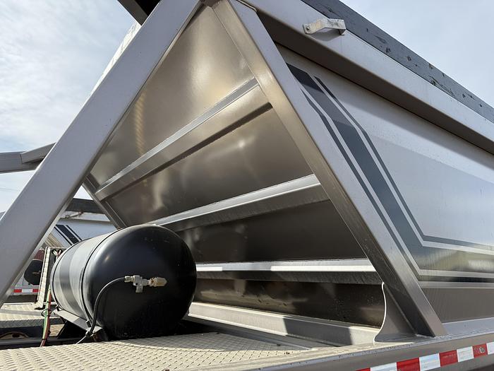 Used 2022 Load Line 40' Tridem Clam Dump