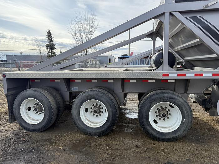 Used 2022 Load Line 42' Tridem Clam Dump