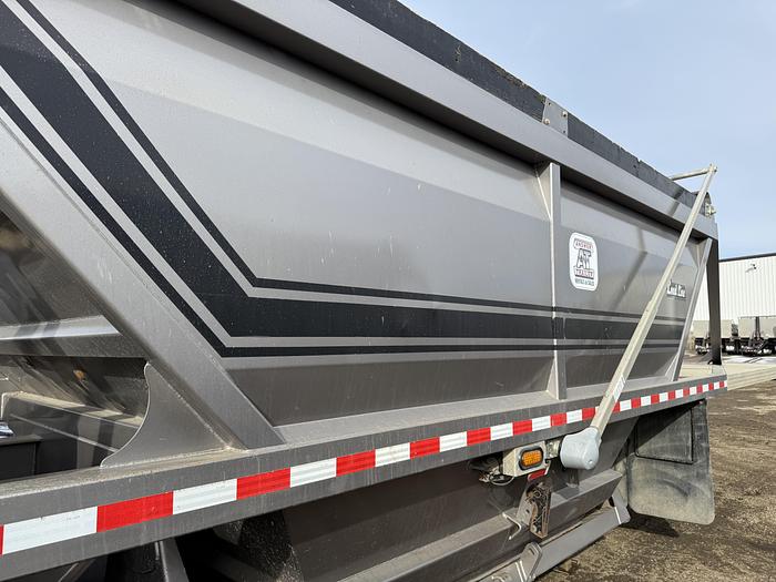 Used 2021 Load Line 40’ Tridem Clam Dump