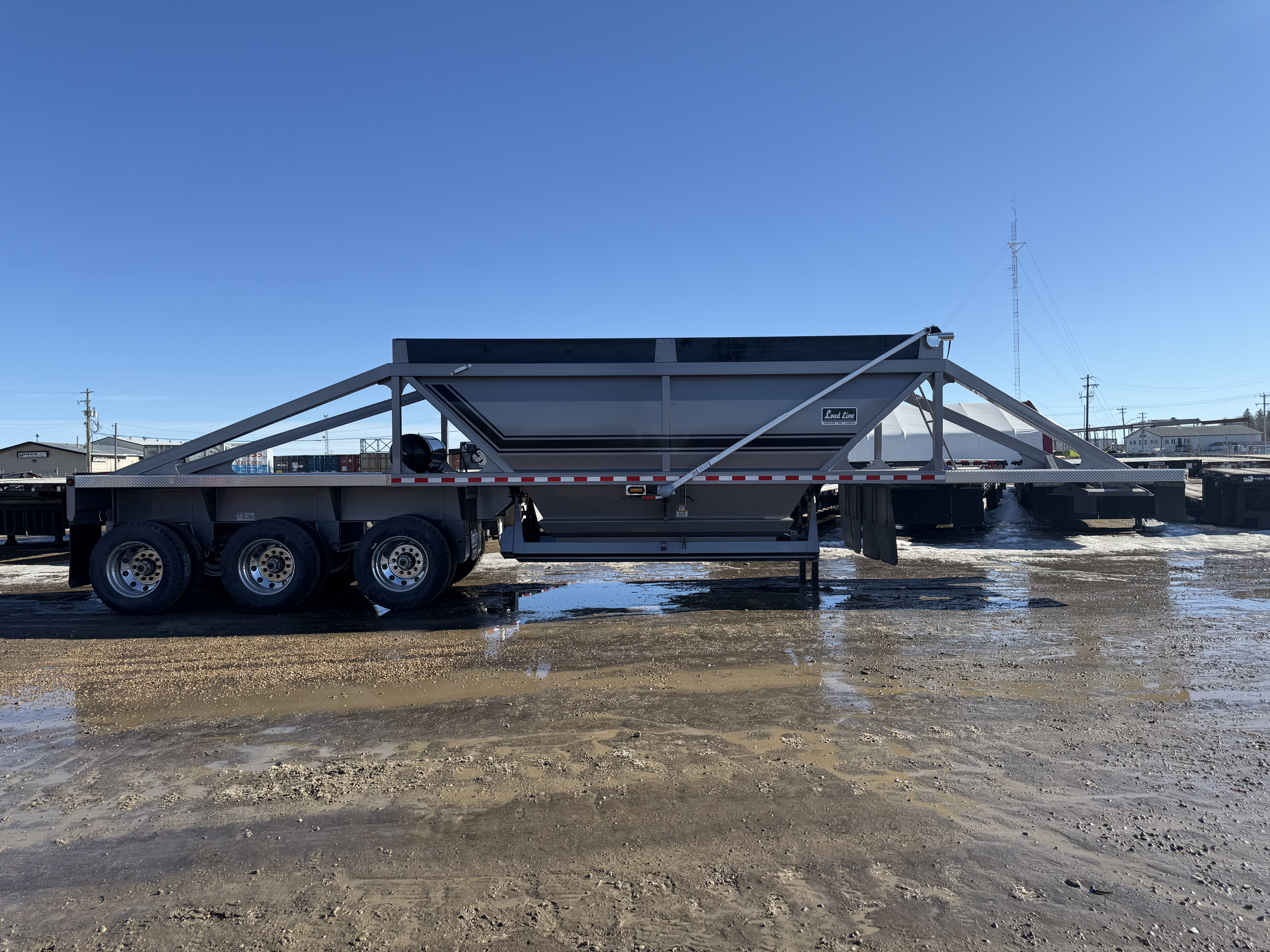 Used 2027 Load Line 42’ Tridem Clam Dump