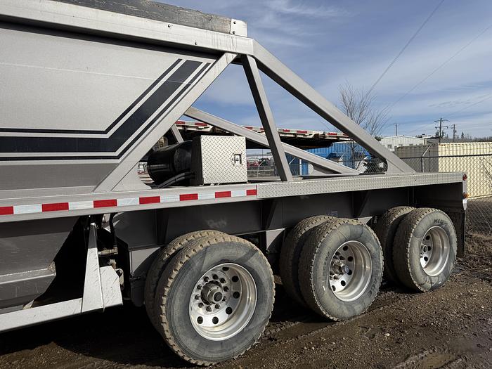 Used 2022 Load Line 40' Tridem Clam Dump