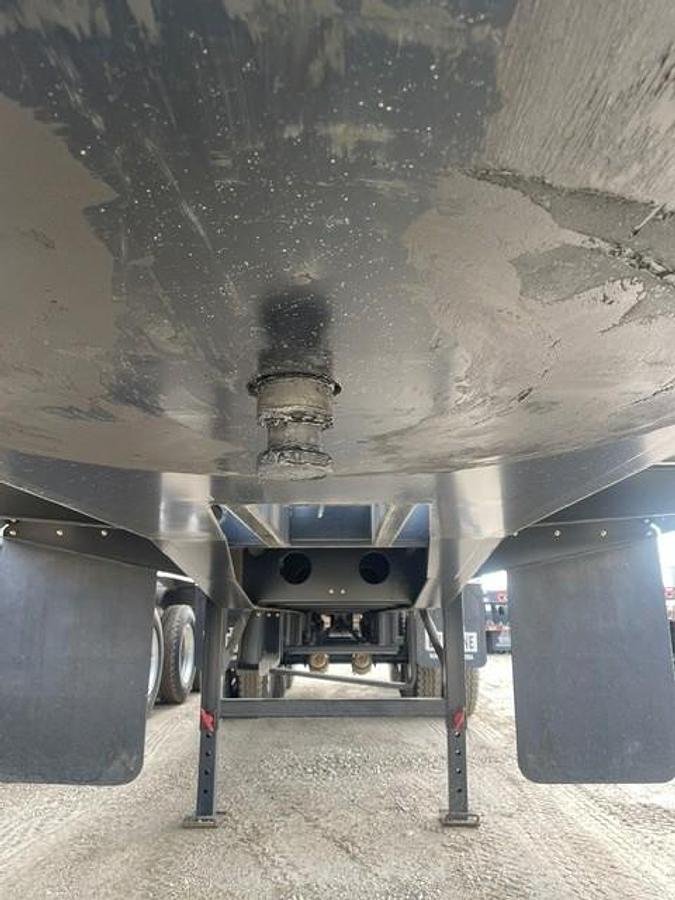 Used 2025 Load Line 35' Tridem End Dump