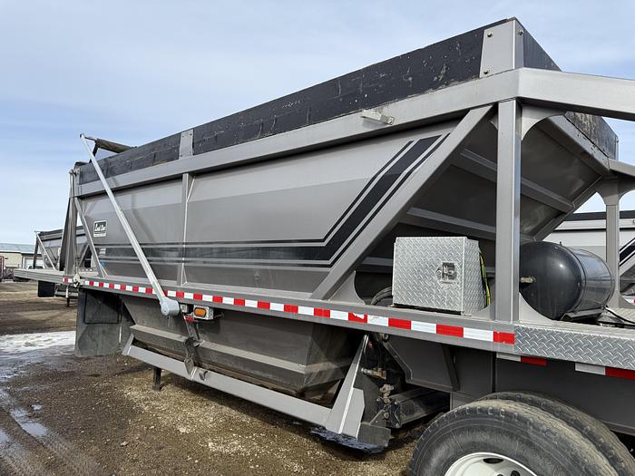 Used 2022 Load Line 42' Tridem Clam Dump