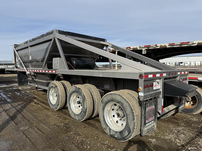 Used 2022 Load Line 40' Tridem Clam Dump