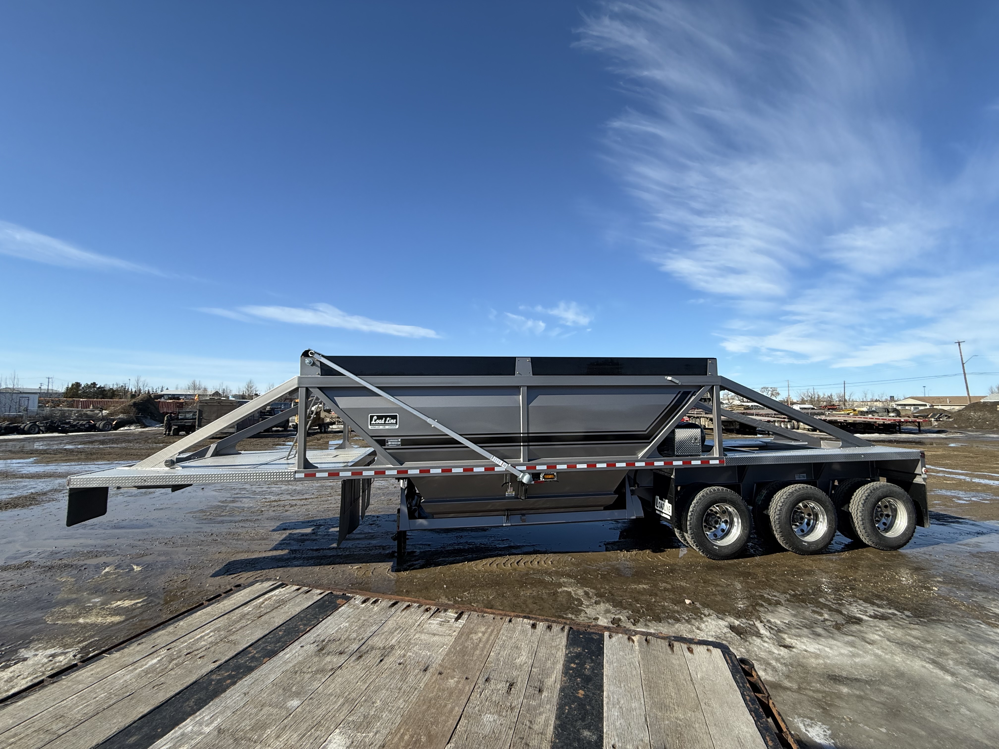 Used 2027 Load Line 42’ Tridem Clam Dump