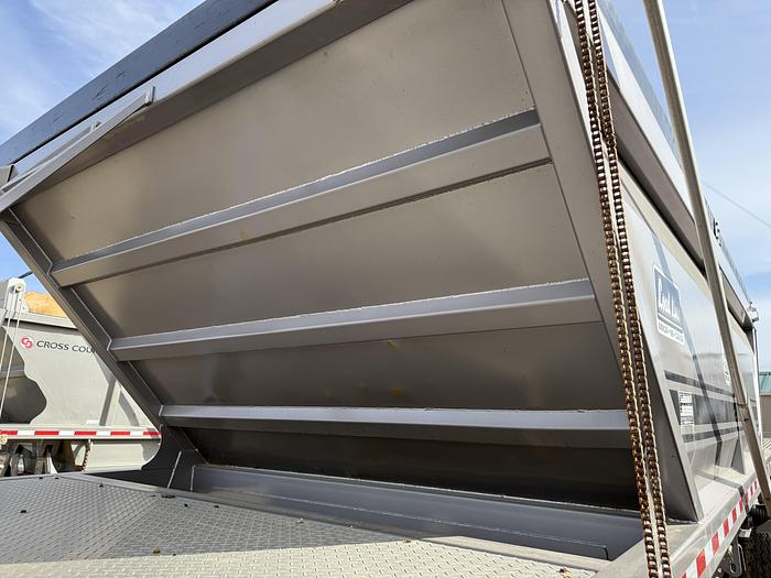 Used 2022 Load Line 40' Tridem Clam Dump