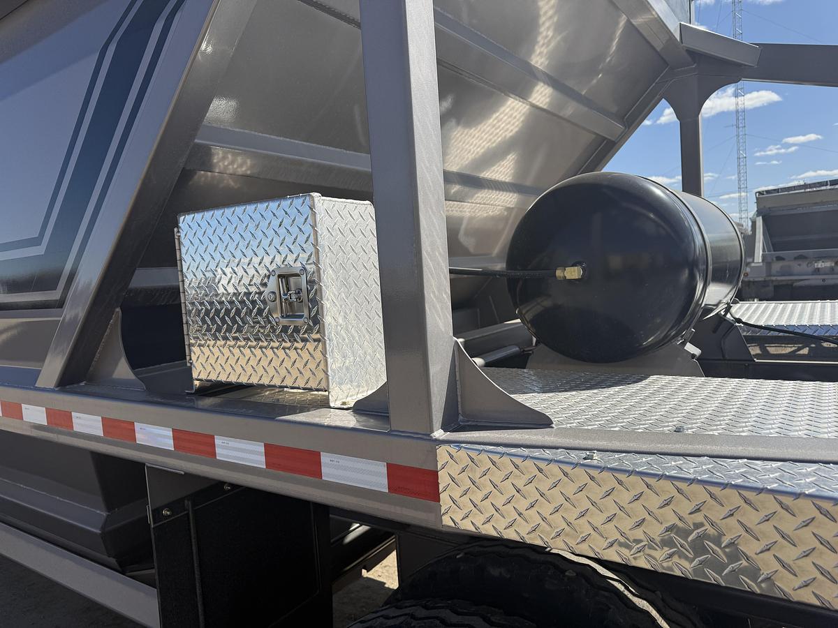 Used 2025 Load Line 42' Tridem Clam Dump