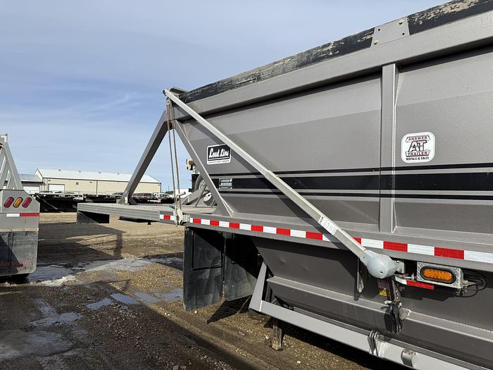 Used 2022 Load Line 40' Tridem Clam Dump