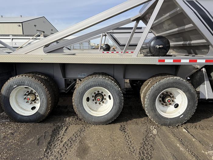 Used 2021 Load Line 40’ Tridem Clam Dump