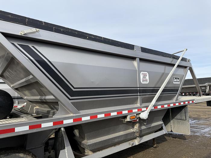 Used 2022 Load Line 40' Tridem Clam Dump