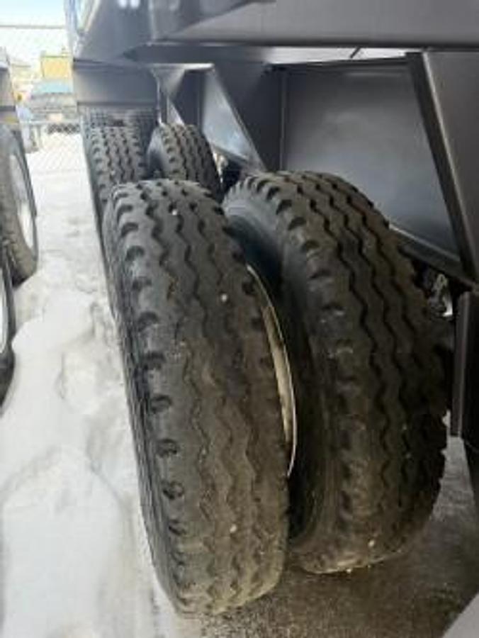 2025 Load Line 40’ Tridem Clam Dump