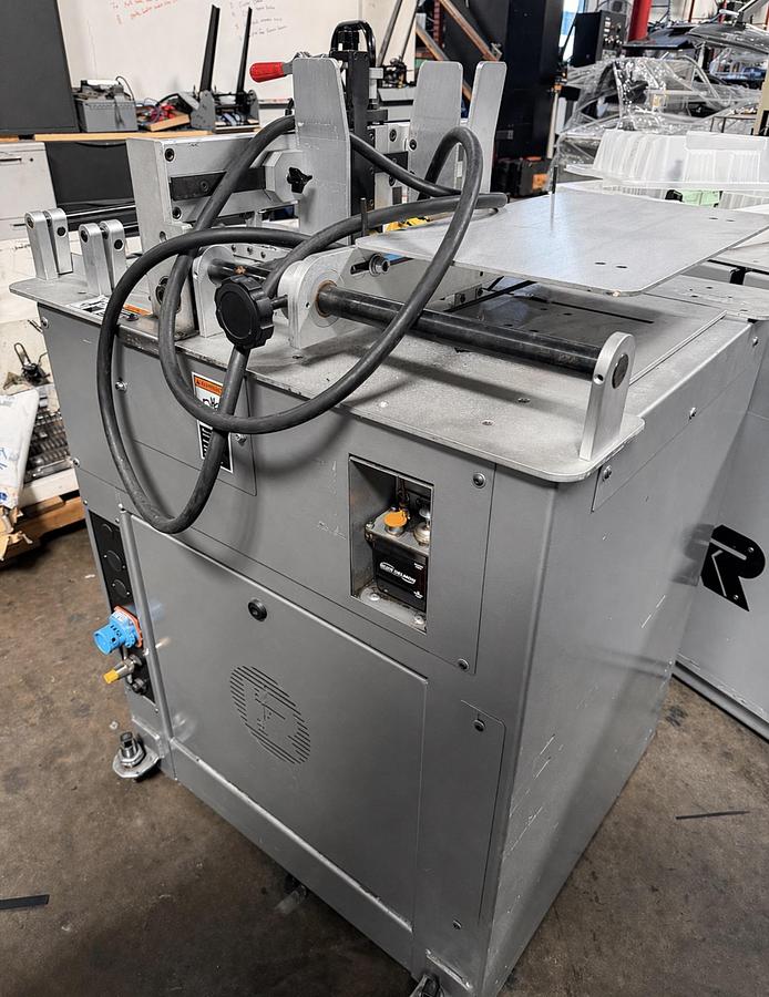 Used Used Kirk-Rudy KR224 Stand-Alone Shuttle Feeder