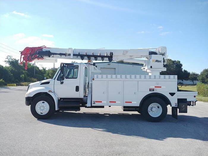 Used Altec DM47-TR Digger Derrick on 2007 International 4300 Utility Truck - 80412