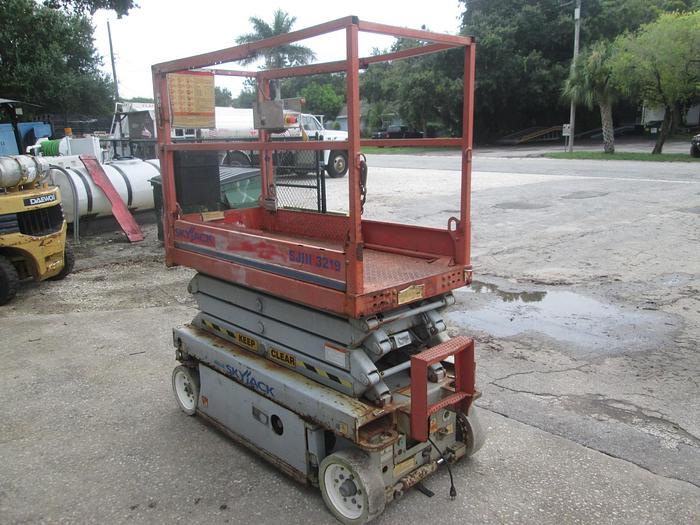 Used Skyjack SJIII 3219 Manlift