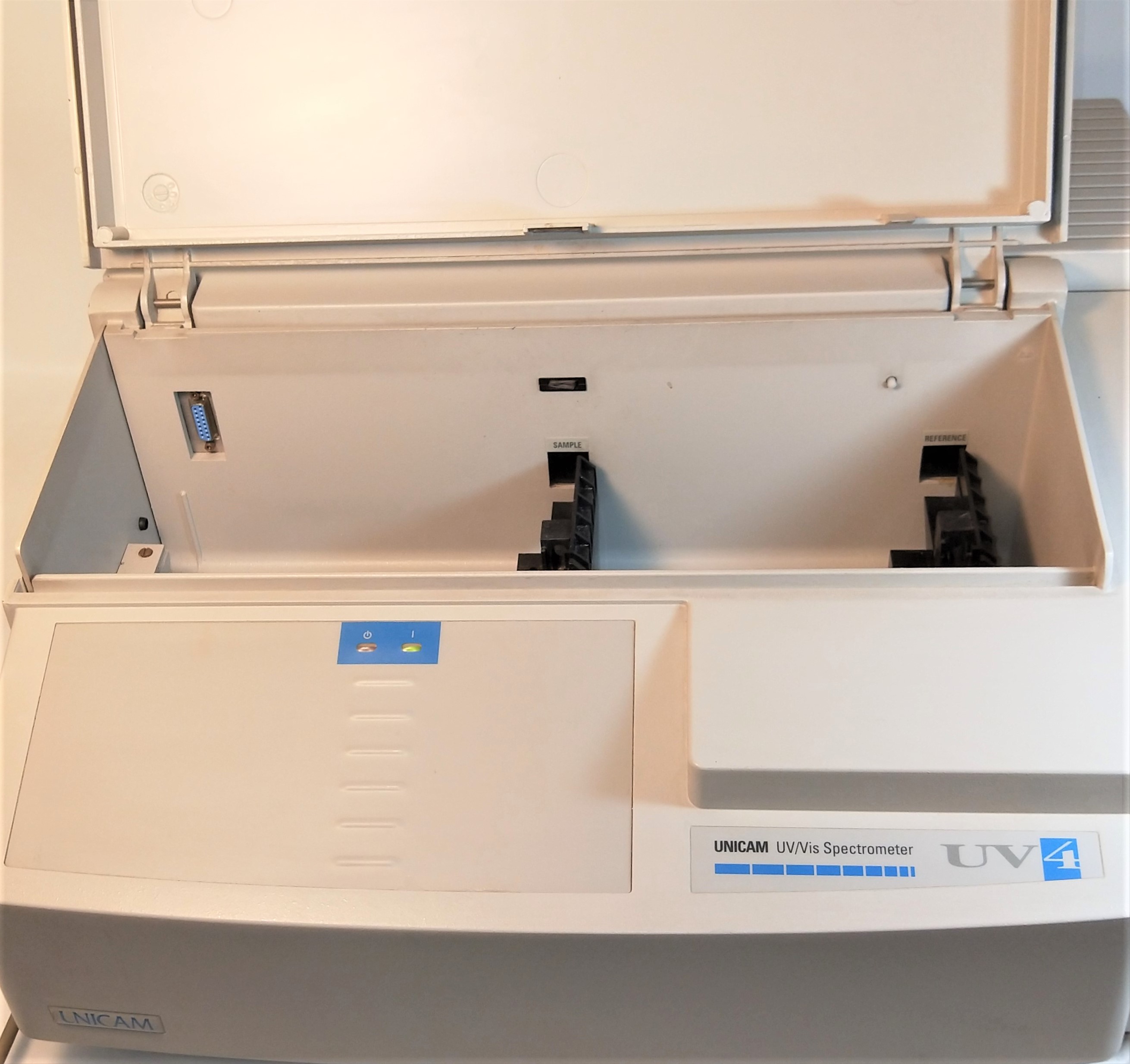 As is (7000) ATi Unicam UV4-200 UV-Visible Spectrophotometer - 190 to 900nm - FOR PARTS