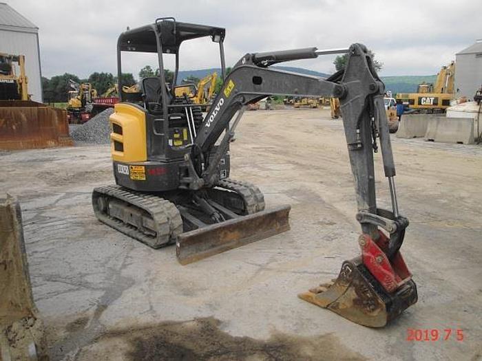 Used 2015 VOLVO ECR25D