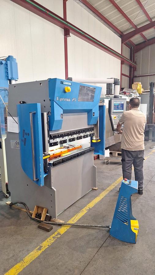 Usato PRESSA PIEGATRICE SINCORNIZZATA GASPARINI XPRESS 25