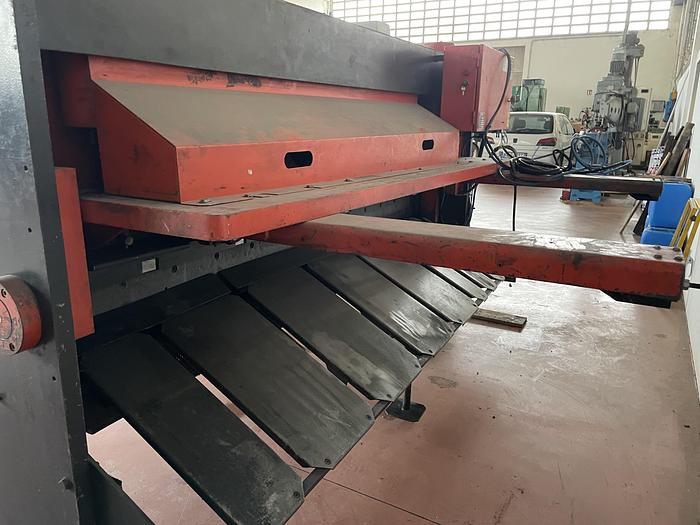 Usato CESOIA IDRAULICA SCHIAVI AMADA