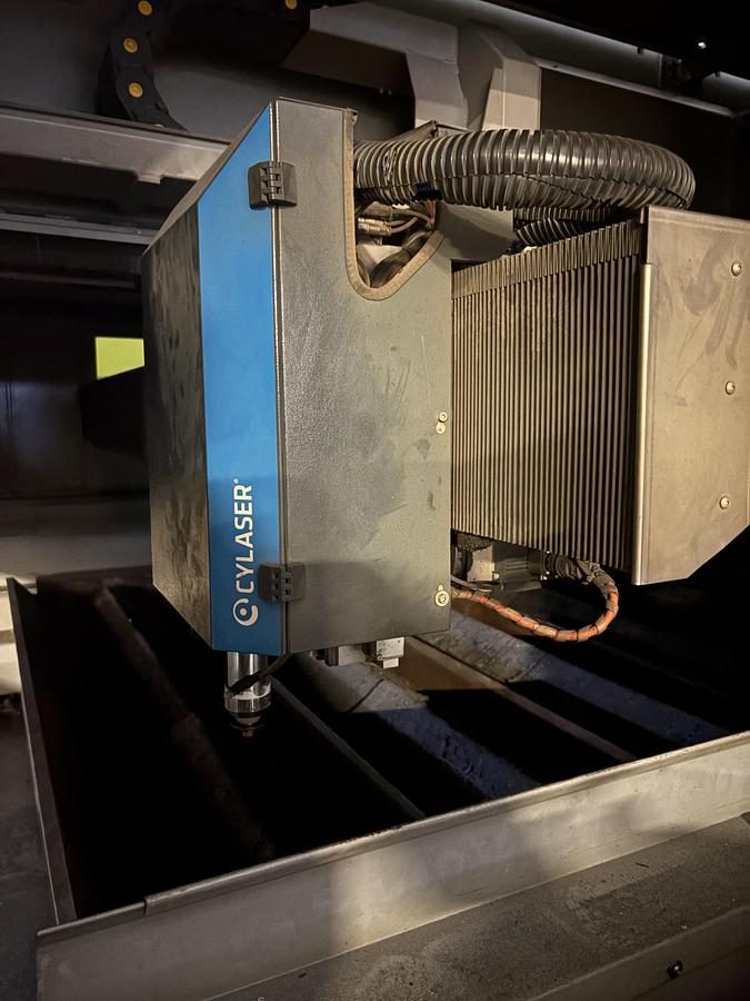 Usato IMPIANTO DI TAGLIO LASER IN FIBRA OTTICA CY LASER CON CARICO E SCARICO