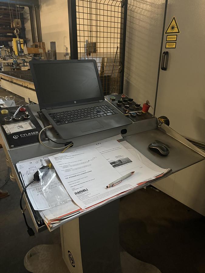 Usato IMPIANTO DI TAGLIO LASER IN FIBRA OTTICA CY LASER CON CARICO E SCARICO