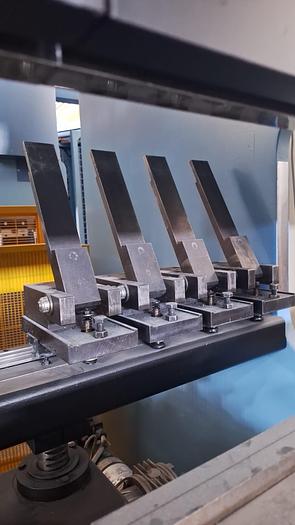 Usato PRESSA PIEGATRICE SINCRONIZZATA COLGAR USATA