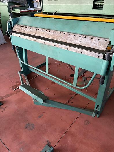 Usato PIEGATRICE A BANDIERA NUOVA