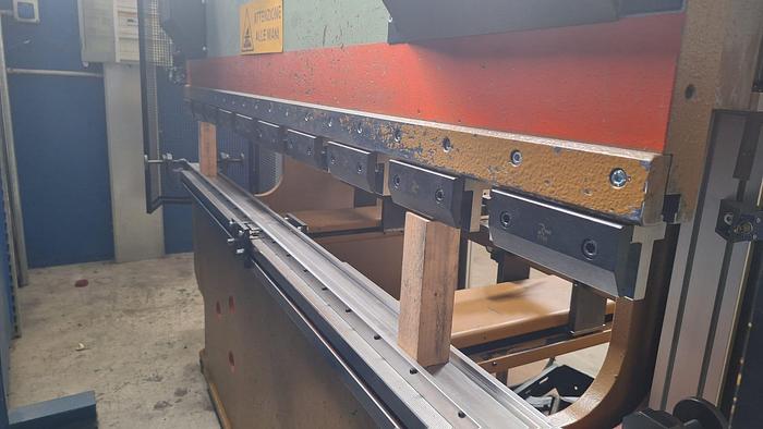 Usato PRESSA PIEGATRICE USATA SOMO