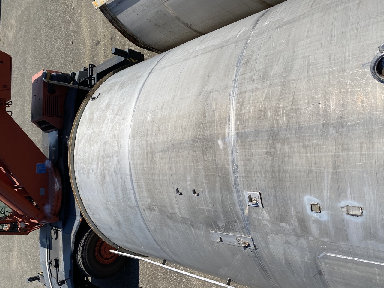 Used 37000 lt tank with mixer