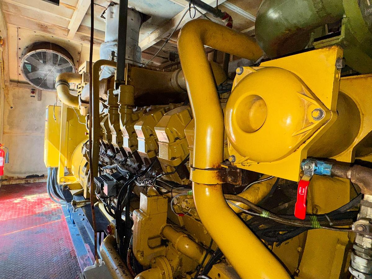 Used 2006 Caterpillar 1100 kW Gas Generating Set 3516B