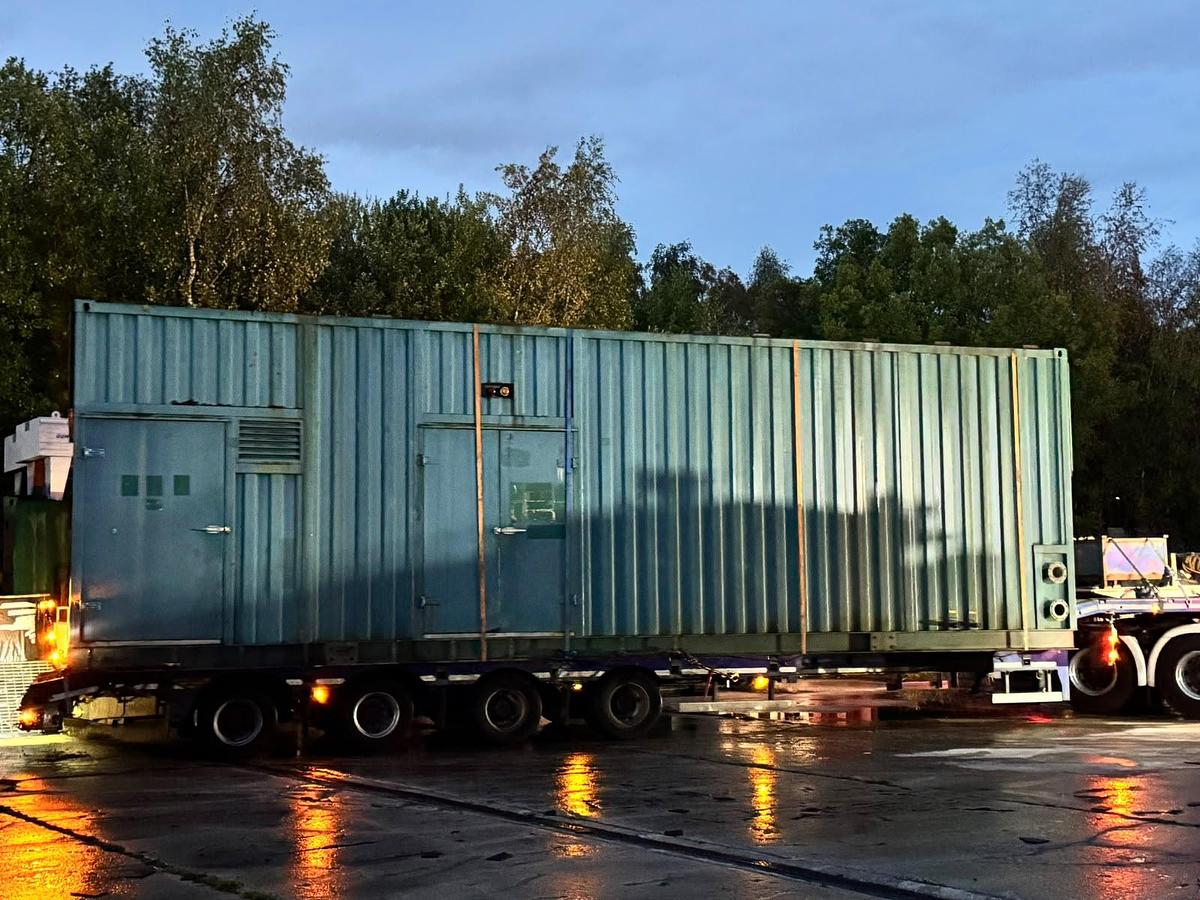Used 2006 Caterpillar 1100 kW Gas Generating Set 3516B