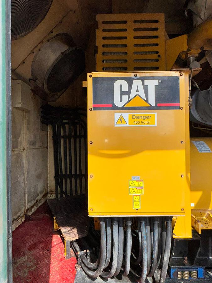 Used 2006 Caterpillar 1100 kW Gas Generating Set 3516B