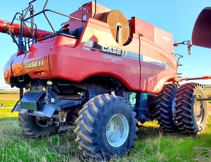 Used Case 8120 Combine w/ 40' Draper Head ** 1300 Sep Hrs **