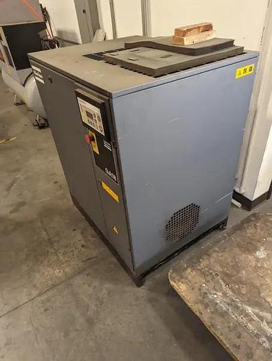 Used 1998 Atlas Copco GA18 25HP compressor with dryer #105712