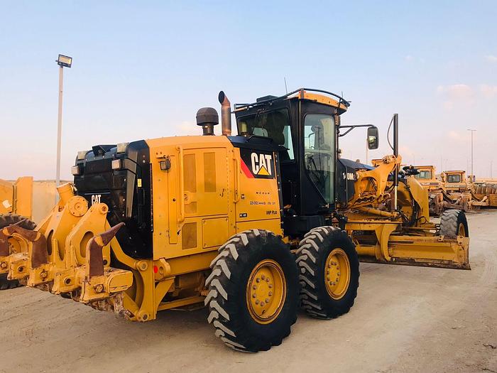 Used 2011 CAT 140M