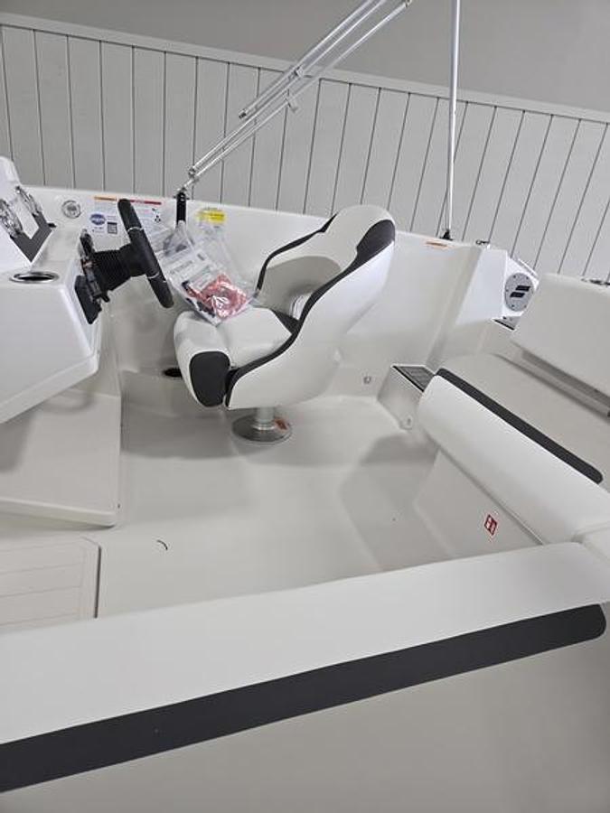 2026 Starcraft Marine SVX 171 OB