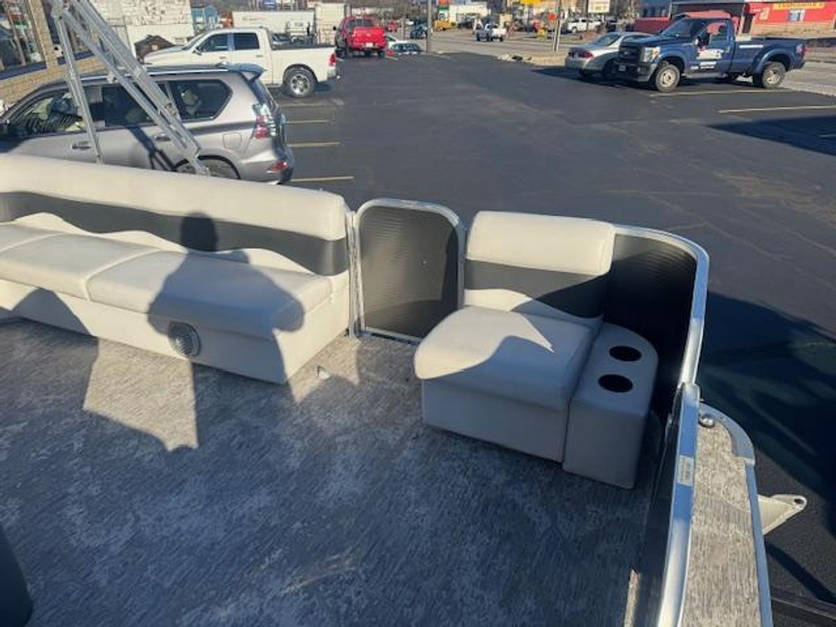 Used 2015 Premier Palm Beach 180 pontoon