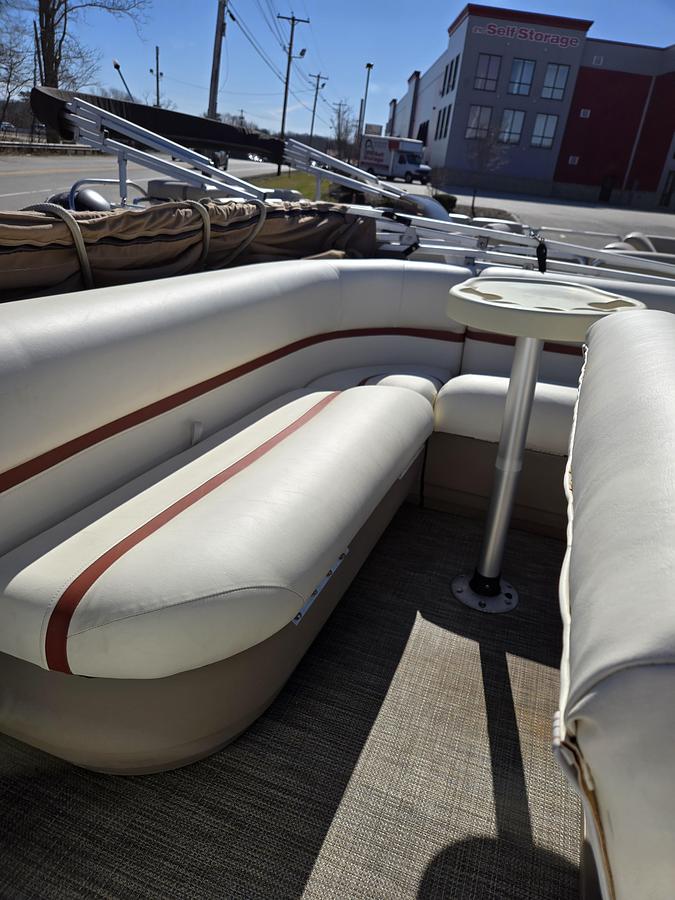 Used 2002 Suntracker 21' Party Barge